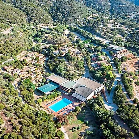 Ξενοδοχείο με διαμερίσματα Isa-ecovillage With Swimming-pool In Surrounded By Greenery Just 400 Meters From The Sea Teulada